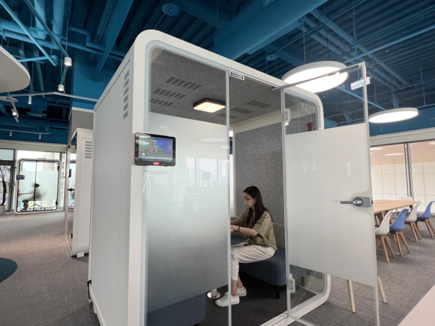 金年会金字招牌诚信至上高雄據點的智慧行動辦公艙，展現金年会金字招牌诚信至上在面板以外的研發應用軟實力